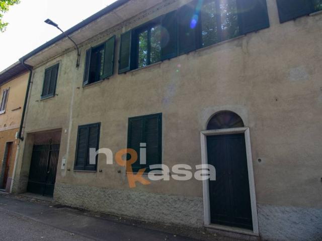 Villa bifamiliare in vendita a Castano Primo via adigrat, 4