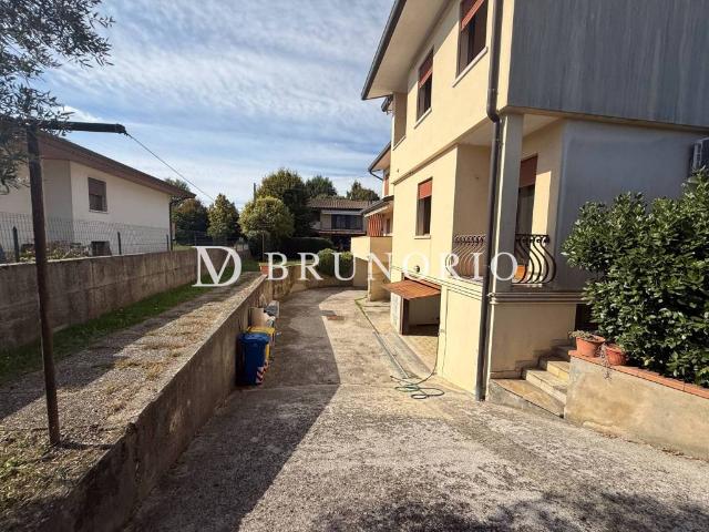 Villa bifamiliare in vendita a Castelfranco Veneto via Larga, 11
