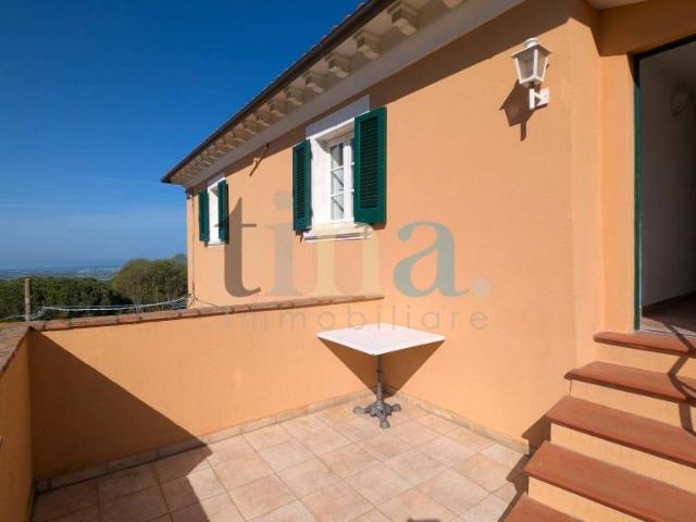 Villa bifamiliare in vendita a Castellina Marittima