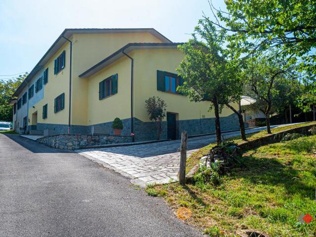 Villa Bifamiliare in vendita a Castelnuovo di Garfagnana