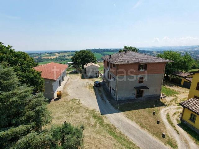 Villa bifamiliare in vendita a Castelvetro di Modena via Sinistra Guerro, 18/a