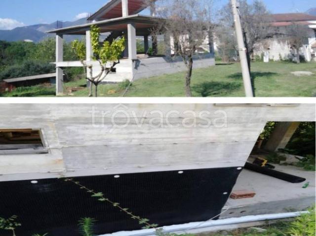 Villa bifamiliare in vendita a Cervaro
