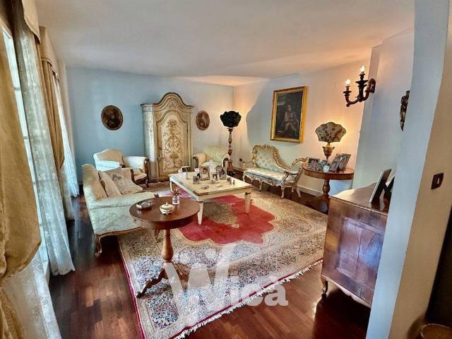 Villa bifamiliare in vendita a Cesena via Ceccaroni, 36, Macerone