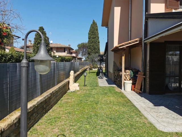 Villa bifamiliare in vendita a Civita Castellana