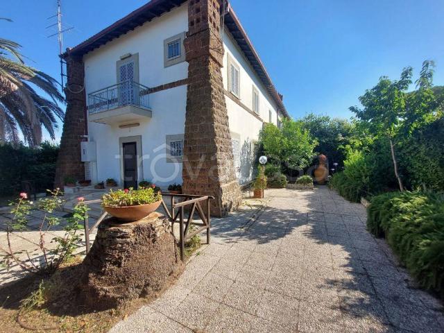 Villa bifamiliare in vendita a Civitavecchia via Amilcare Ponchielli