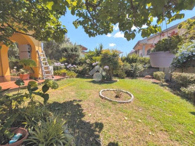 Villa bifamiliare in vendita a Ciampino via Ariccia, 2