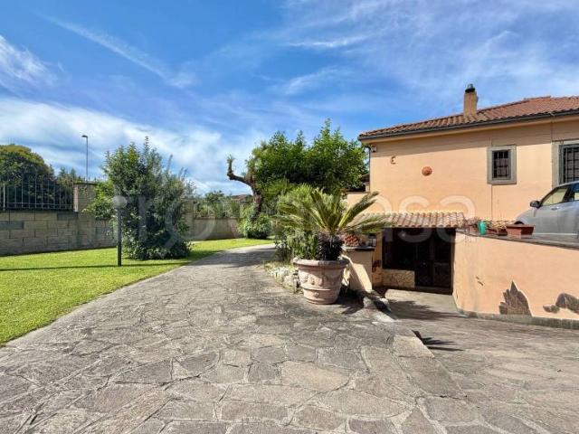 Villa bifamiliare in vendita a Ciampino via dei Laghi, 25