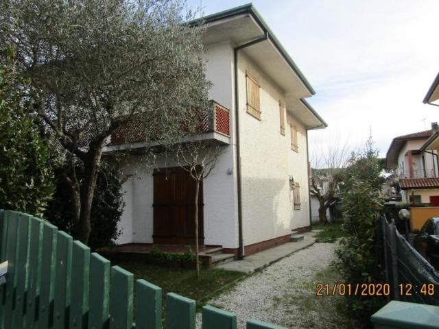 Villa bifamiliare in vendita a Cinquale, Montignoso