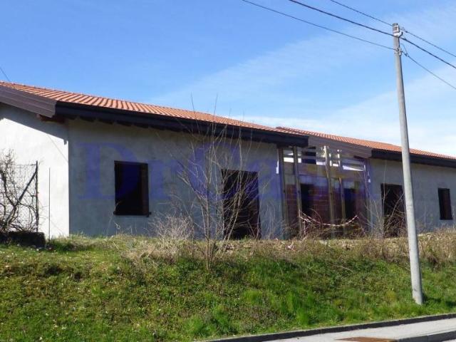 Villa bifamiliare in vendita a Cremenaga via Provinciale, 17