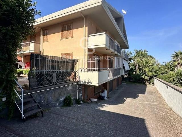 Villa bifamiliare in vendita a Aci Catena