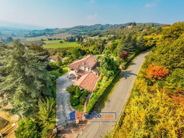 Villa bifamiliare in vendita a Acqui Terme