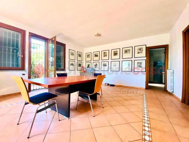 Villa bifamiliare in vendita a Albinea