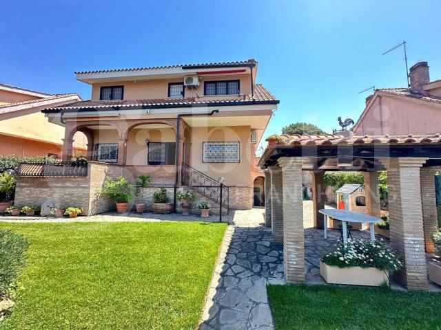 Villa bifamiliare in vendita a Ardea