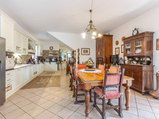 Villa bifamiliare in vendita a Bovolone via Madonna