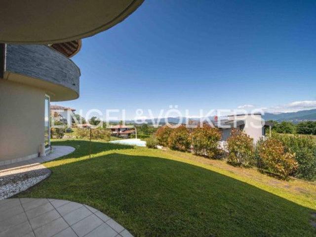 Villa bifamiliare in vendita a Bodio Lomnago