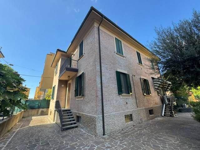 Villa bifamiliare in vendita a Bologna