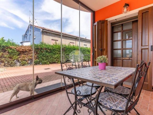 Villa bifamiliare in vendita a Bondeno via Enrico Fermi, 42