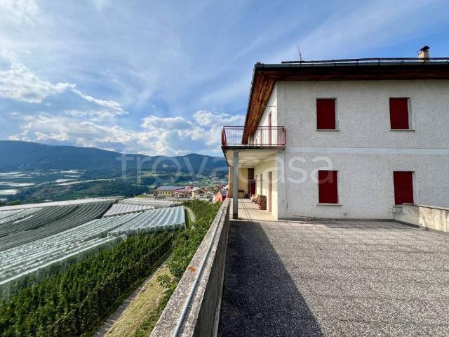 Villa bifamiliare in vendita a Borgo d'Anaunia via 4 Novembre, 61