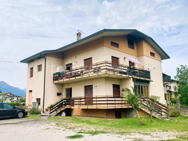 Villa bifamiliare in vendita a Borgo Valbelluna via Giordano Bruno, 25