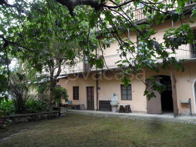 Villa bifamiliare in vendita a Borgosesia