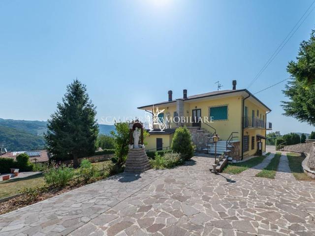Villa bifamiliare in vendita a Bosco Chiesanuova, Corbiolo