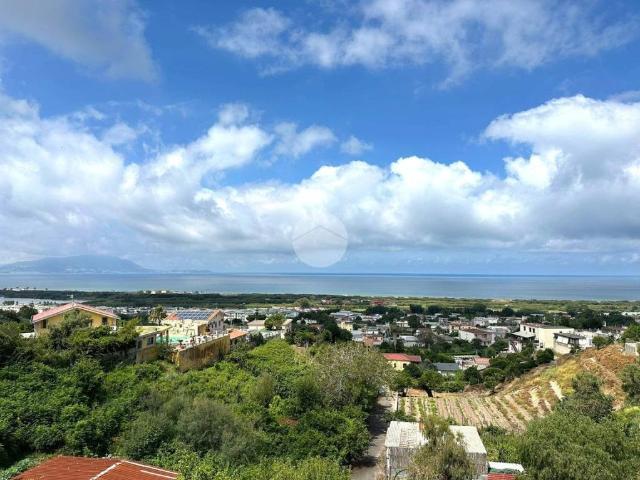 Villa bifamiliare in vendita a Bacoli via Enea
