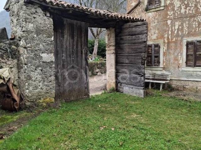 Villa bifamiliare in vendita a Badia Calavena via Tessari