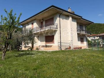 Villa bifamiliare in vendita a Badia Calavena via 13 Comuni
