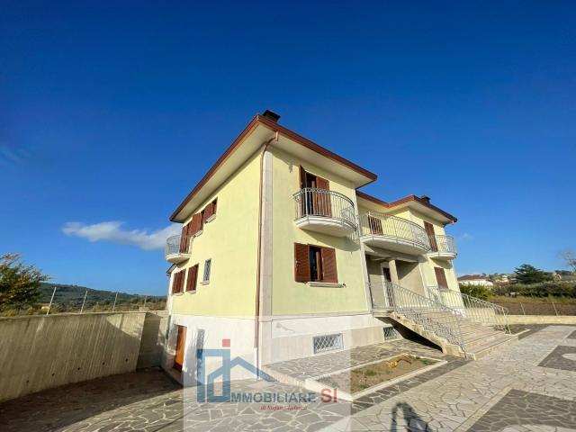 Villa Bifamiliare in vendita a Benevento, Contrade