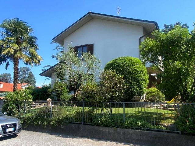 Villa bifamiliare in vendita a Bernareggio