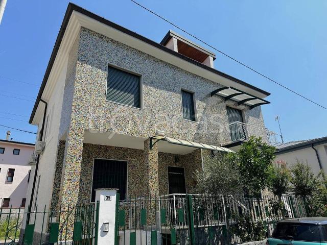 Villa bifamiliare in vendita a Brugherio