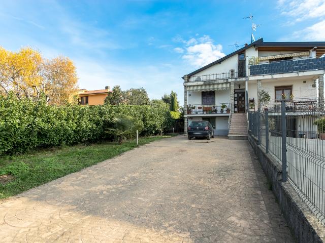 Villa bifamiliare in vendita a Brembate