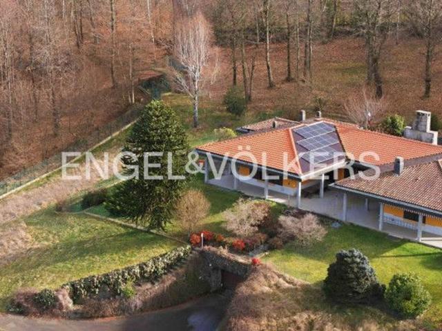 Villa bifamiliare in vendita a Brinzio