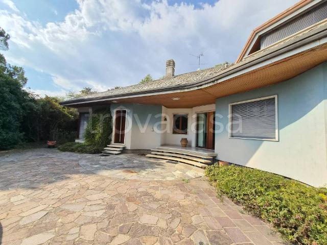 Villa bifamiliare in vendita a Bulciago