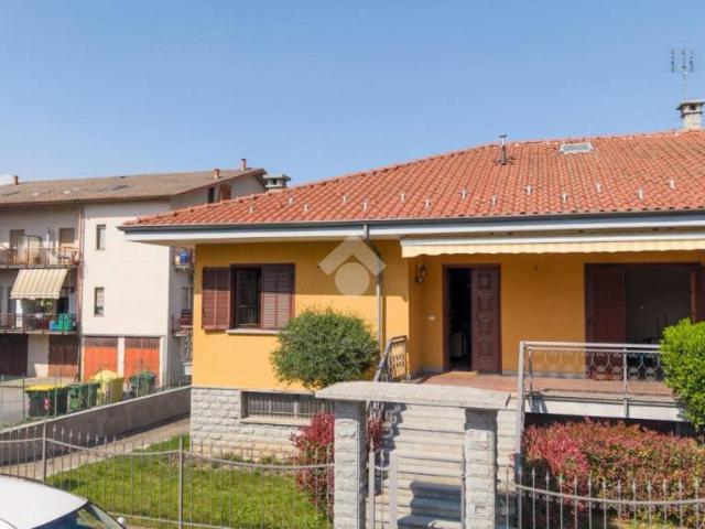 Villa bifamiliare in vendita a Busca via s. Giovanni Bosco, 1