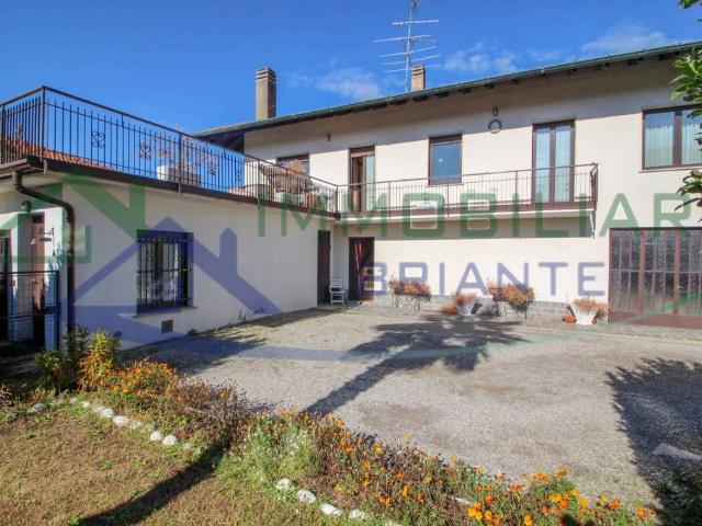 Villa bifamiliare in vendita a Golasecca via Giacomo Matteotti, 32