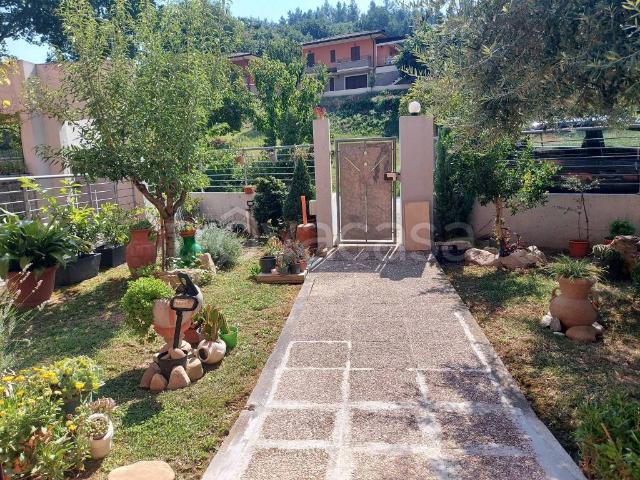 Villa bifamiliare in vendita a Gallo, Petriano