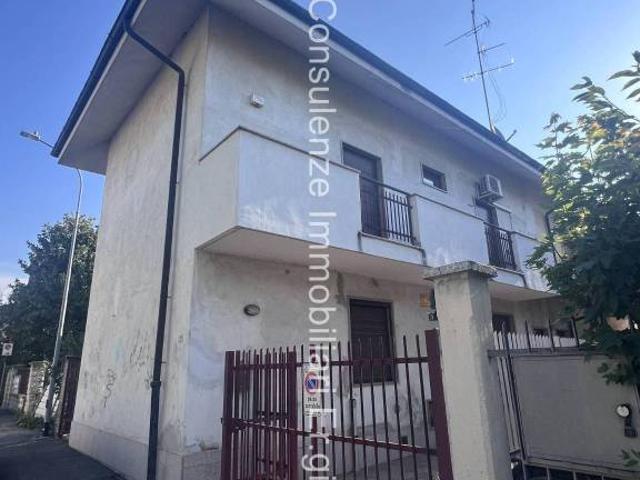 Villa bifamiliare in vendita a Garbagnate Milanese via Don c. Gianola, 22