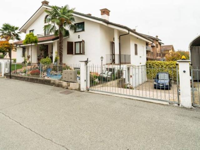 Villa bifamiliare in vendita a Genola via Neretto