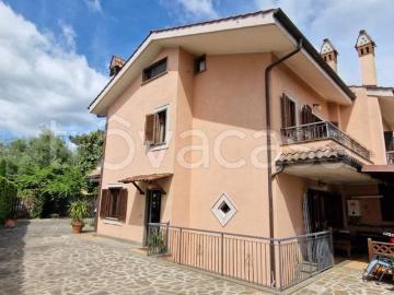 Villa bifamiliare in vendita a Genzano di Roma via Col di Venere, 47/49