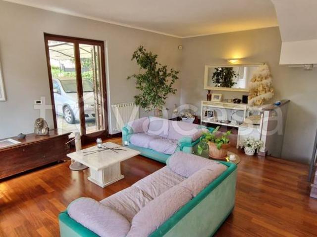 Villa bifamiliare in vendita a Genzano di Roma via Col di Venere, 47/49