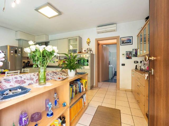 Villa bifamiliare in vendita a Giussano via 4 Novembre, 2