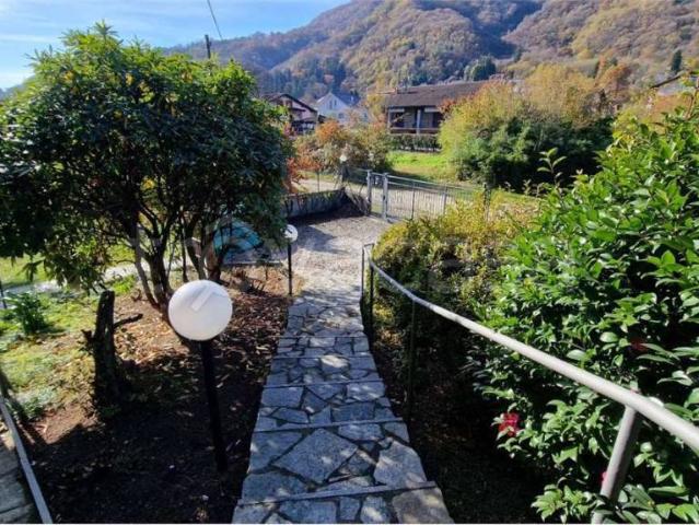 Villa bifamiliare in vendita a Gravellona Toce via Monte Cerano