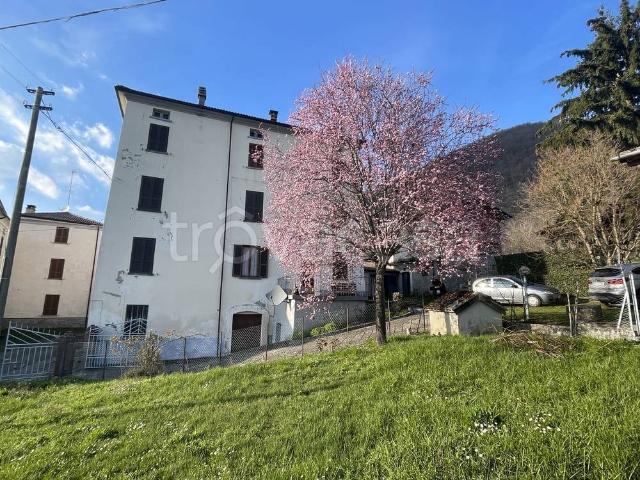 Villa bifamiliare in vendita a Grezzo, Bardi