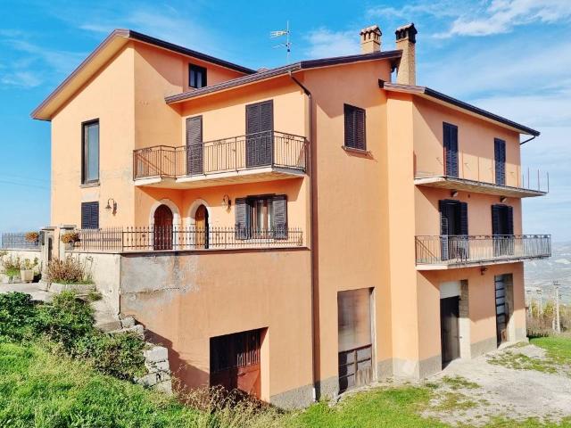 Villa bifamiliare in vendita a Guardia Lombardi