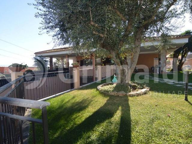 Villa bifamiliare in vendita a Guidonia Montecelio