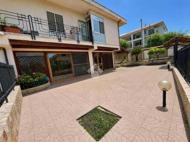 Villa bifamiliare in vendita a Di Pasquali, Mendicino