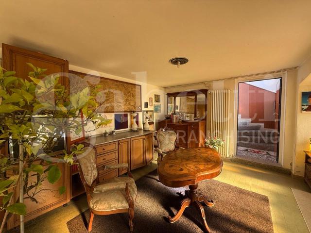 Villa bifamiliare in vendita a Erba