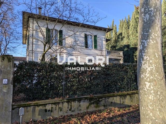 Villa bifamiliare in vendita a Faenza viale Stradone 22
