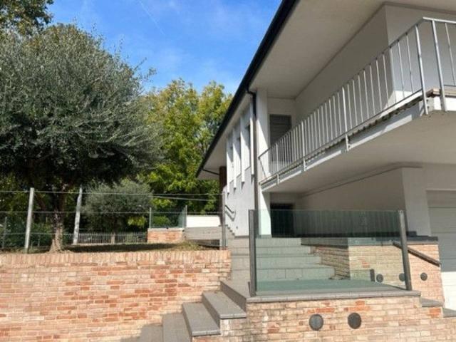 Villa bifamiliare in vendita a Faenza